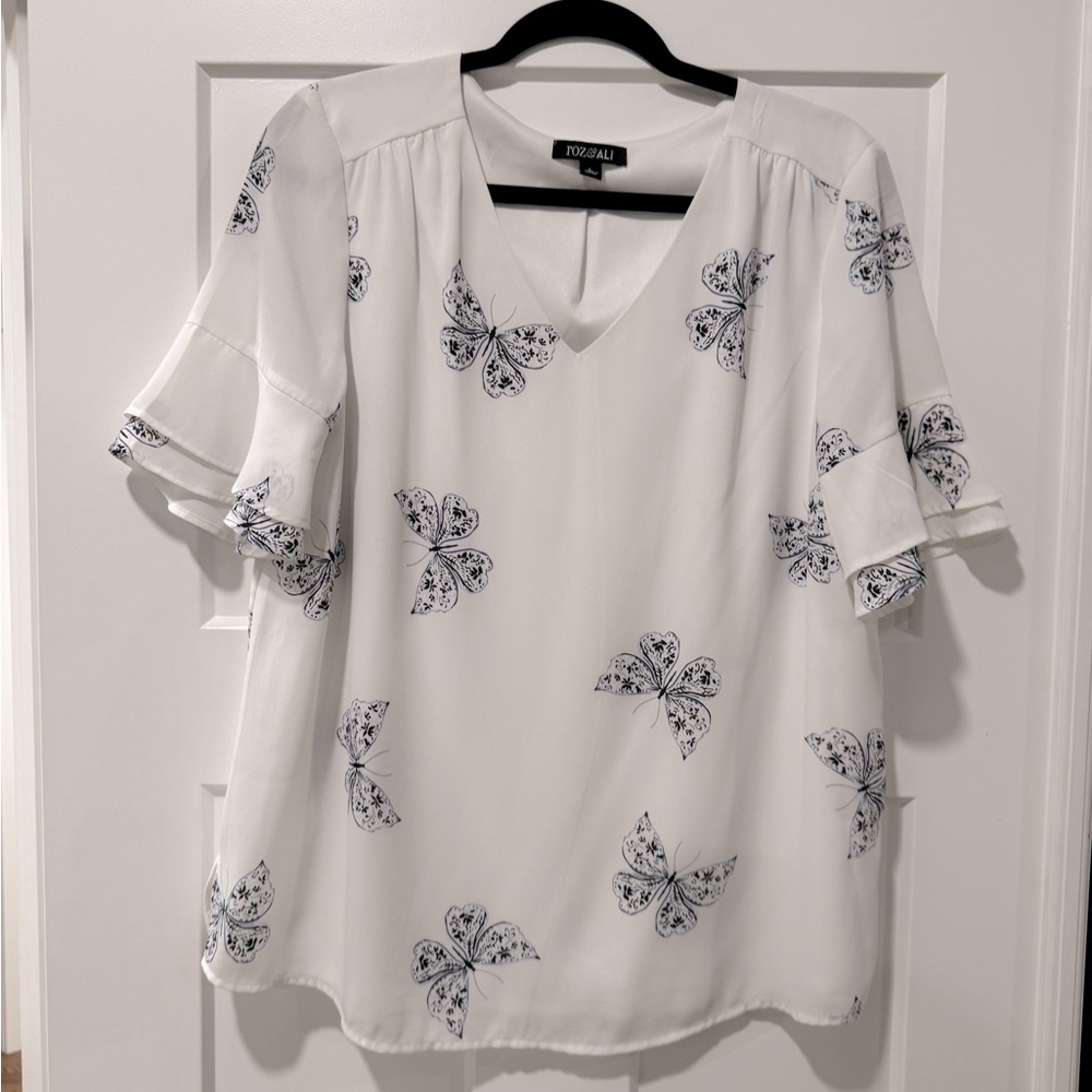 Roz & Ali White Butterfly Print Women's Top